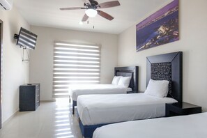 Hus, flere senger, aircondition, strandutsikt | 3 soverom, blendingsgardiner, strykejern/-brett og wi-fi (inkludert)
