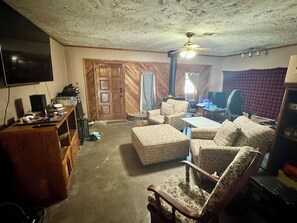 Smart-TV, peis, videospill og bøker