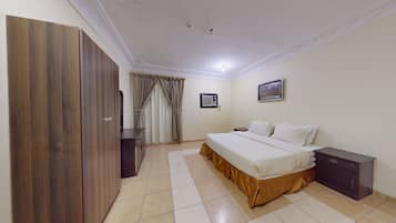 2 dormitorios, cortinas opacas, tabla de planchar con plancha