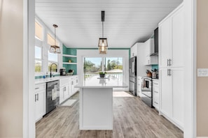 House, Multiple Beds (Bates Avenue House) | Private kitchen