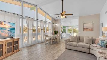 House, Multiple Beds (Bates Avenue House) | Living area