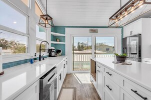 House, Multiple Beds (Bates Avenue House) | Private kitchen