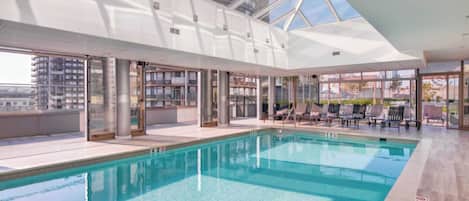 Una piscina techada