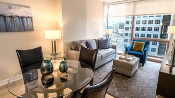 Deluxe Apartment, Pets Allowed | Living area | Smart TV, streaming services