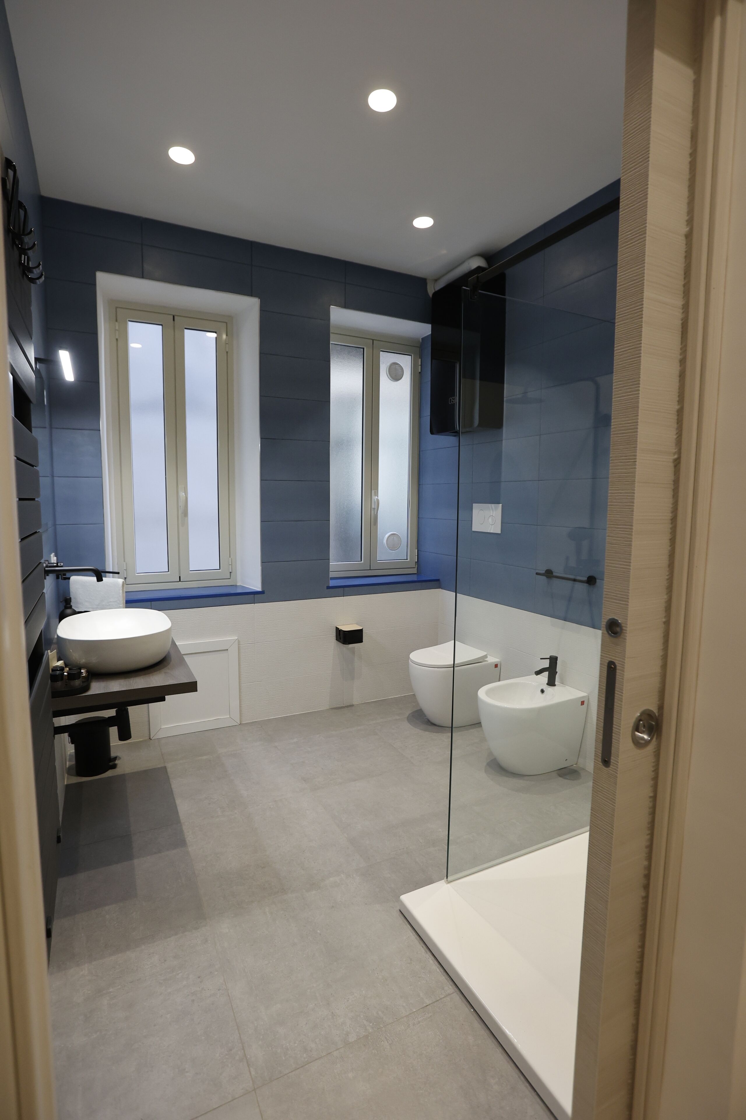 Doccia, asciugacapelli, bidet, asciugamani