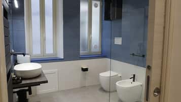 Doccia, asciugacapelli, bidet, asciugamani