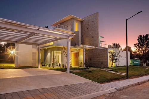 Golf View Home by Stayjade