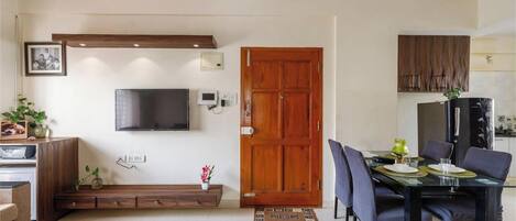Apartment (2 Bedrooms) | Dining