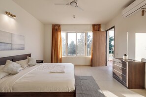 12 bedrooms, bed sheets