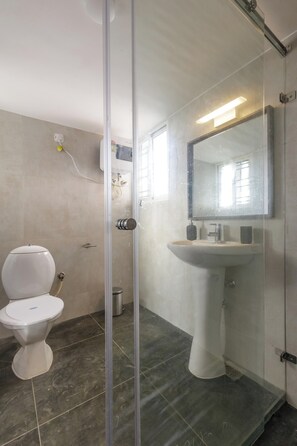 Villa (1 Bedroom) | Bathroom - Azura Villa by Stayjade (Bengaluru)