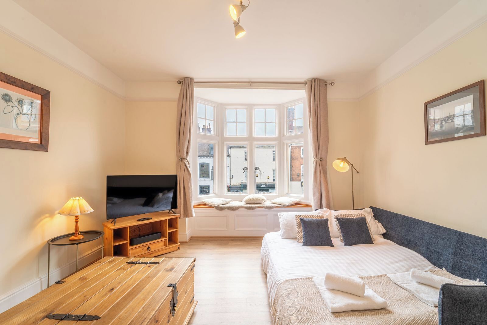 1 bedroom, desk, free WiFi, bed sheets