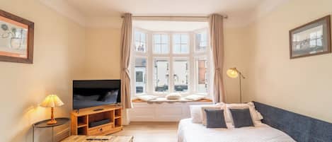 1 chambre, bureau, accĂšs au Wi-Fi (inclus), literie fournie