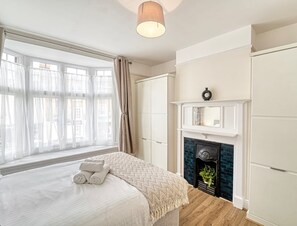 1 bedroom, desk, free WiFi, bed sheets