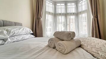 1 bedroom, desk, free WiFi, bed sheets