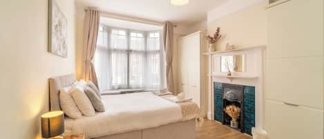 1 bedroom, desk, free WiFi, bed sheets