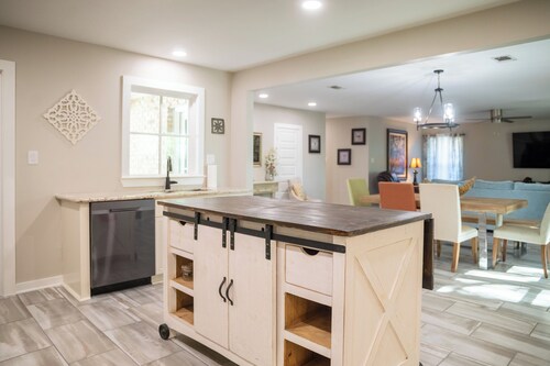 3BR/2,5BA close to Beach, Casinos & Downtown Ocean Springs! Shorebound