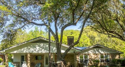 Shorebound - close to beach, casinos & downtown Ocean Springs!!