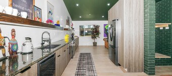 Beautiful Mid-Century 5-bedroom ranch with AC, WiFi in pleasant Clinton Township