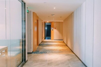 Qingmu Hotel (Nanjing Railway Station Central Gate)