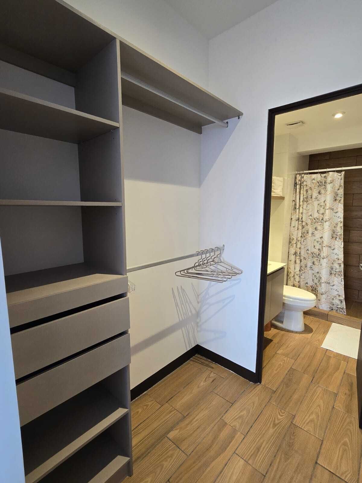 Dusche, Handtücher, Seife, Toilettenpapier