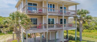 Pelican Palms by Topsail Realty