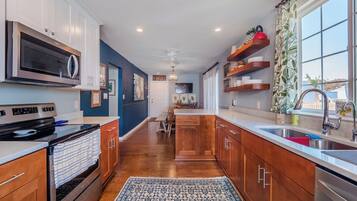 Studio (6 Bedrooms) | Property amenity