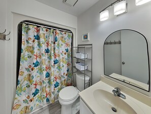 Studio (3 Bedrooms) | Property amenity - Hailey's Hideaway by Topsail Realty (Holly Ridge)