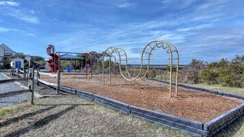 Studio (3 Bedrooms) | Property amenity