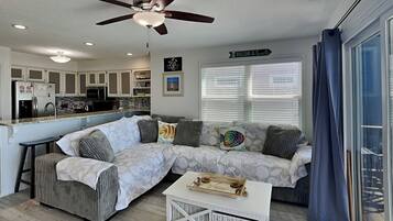 Studio (3 Bedrooms) | Property amenity