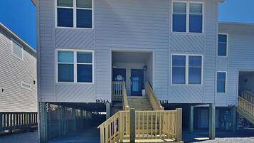 Studio (3 Bedrooms) | Property amenity