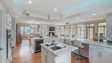 Studio (3 Bedrooms) | Property amenity