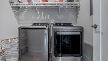 Studio (4 Bedrooms) | Tiện nghi, dịch vụ nơi lưu trú