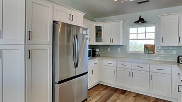 Studio (Multiple Bedrooms) | Property amenity