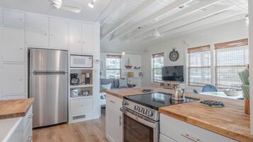 Studio (3 Bedrooms) | Property amenity