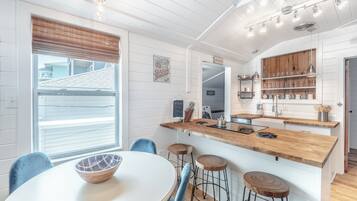 Studio (3 Bedrooms) | Property amenity