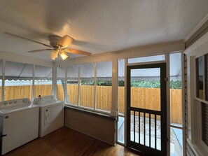 Interior - GNV CHERT HOUSE - 1.5 miles to UF - 3 miles to Shands (Gainesville)