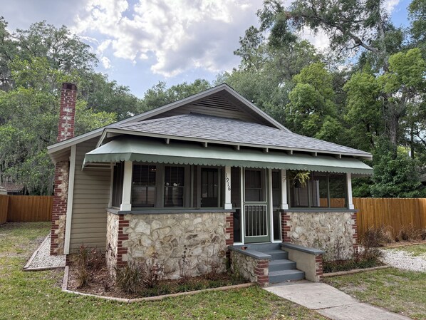 Exterior - GNV CHERT HOUSE - 1.5 miles to UF - 3 miles to Shands (Gainesville)