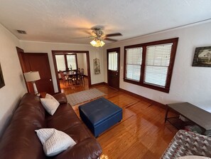 Smart TV - GNV CHERT HOUSE - 1.5 miles to UF - 3 miles to Shands (Gainesville)