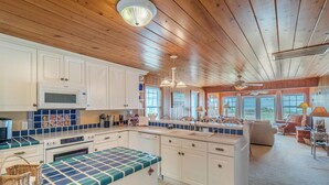 Studio (3 Bedrooms) | Property amenity