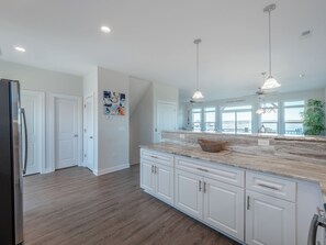 Studio (4 Bedrooms) | Property amenity