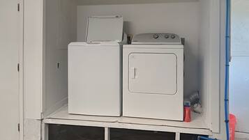 Studio (2 Bedrooms) | Property amenity