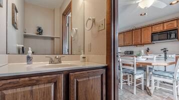 Studio (2 Bedrooms) | Property amenity