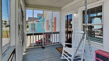 Studio (3 Bedrooms) | Property amenity