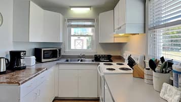 Studio (3 Bedrooms) | Property amenity