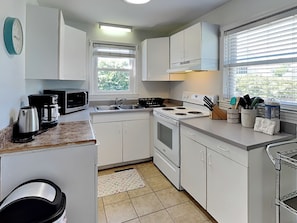 Studio (3 Bedrooms) | Tiện nghi, dịch vụ nơi lưu trú