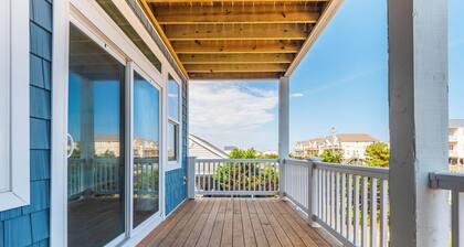 Strand Bungalow by Topsail Realty