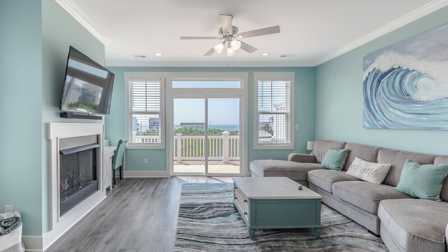 Strand Bungalow by Topsail Realty