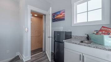 Studio (4 Bedrooms) | Property amenity