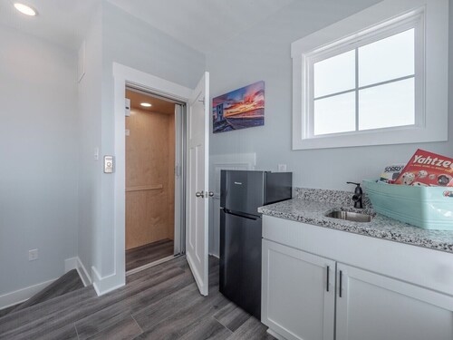 Strand Bungalow by Topsail Realty