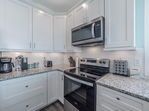 Strand Bungalow by Topsail Realty